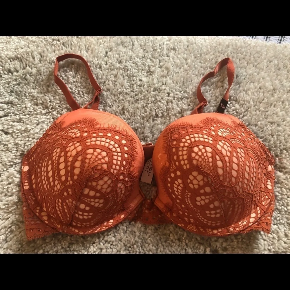 NWT Victoria’s Secret bra size 32D